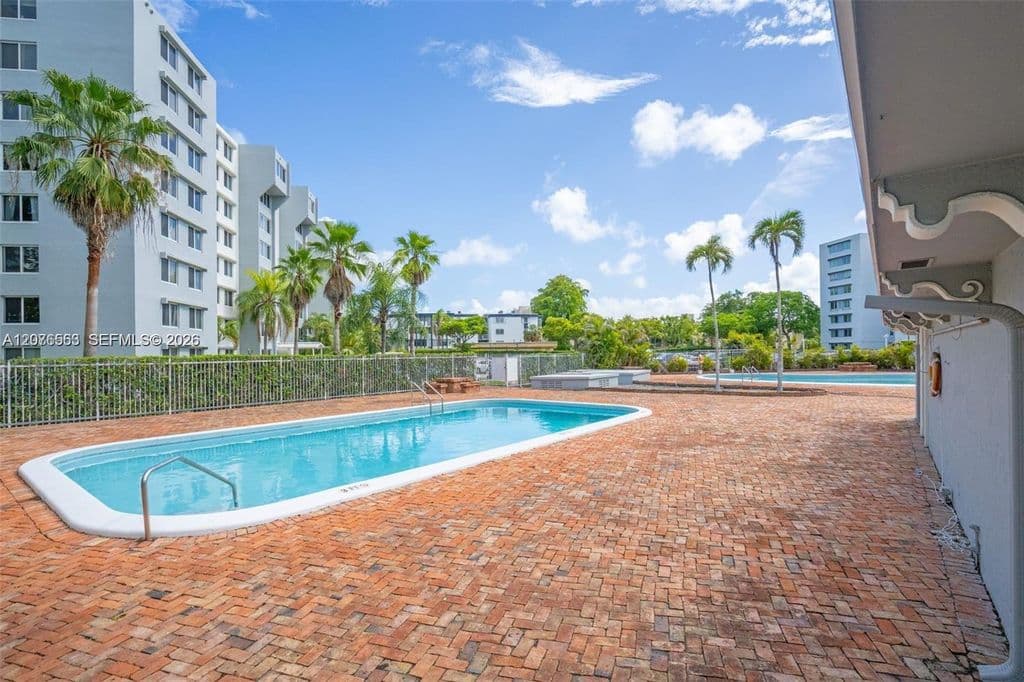 3+1 Condo — 9143 SW 77th Ave APT B802