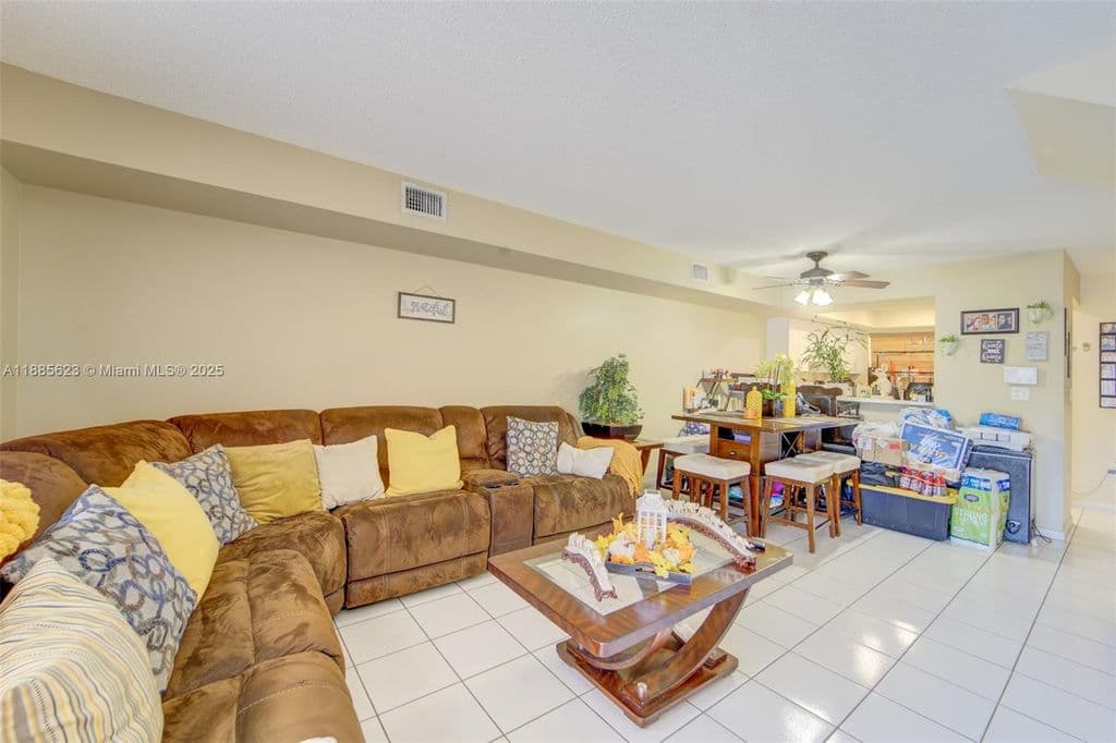 2+1 Mülk — 14915 SW 80th St APT 205