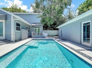 4+1 Müstakil ev — 150 NE 50th Ter, Miami, 33137