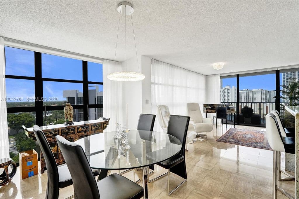 2-bedroom Condo — 400 Leslie Dr #Penthouse 1110