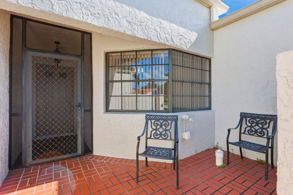 2-bedroom Single-Family Home — 5887 Parkwalk Circle W