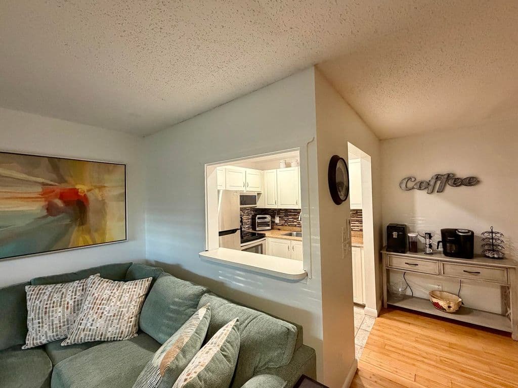 1-bedroom Condo — 335 Durham J