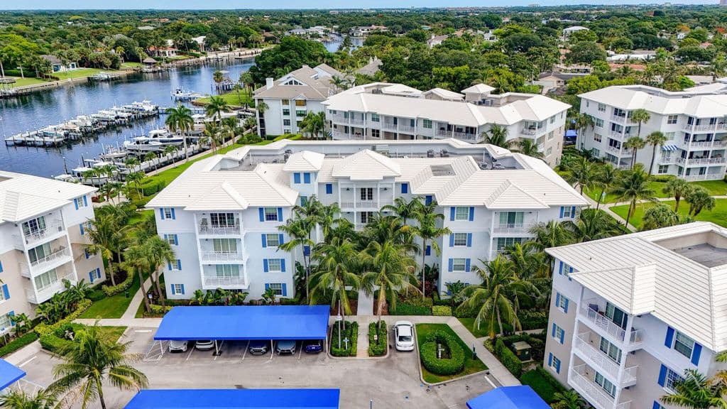 3+1 Condo — 712 Bay Colony Drive S