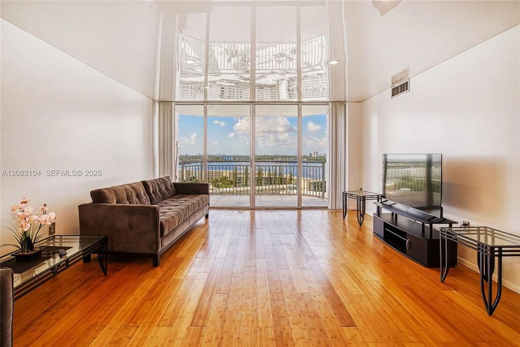 2+1 Condo — 18021 Biscayne Blvd APT 1604