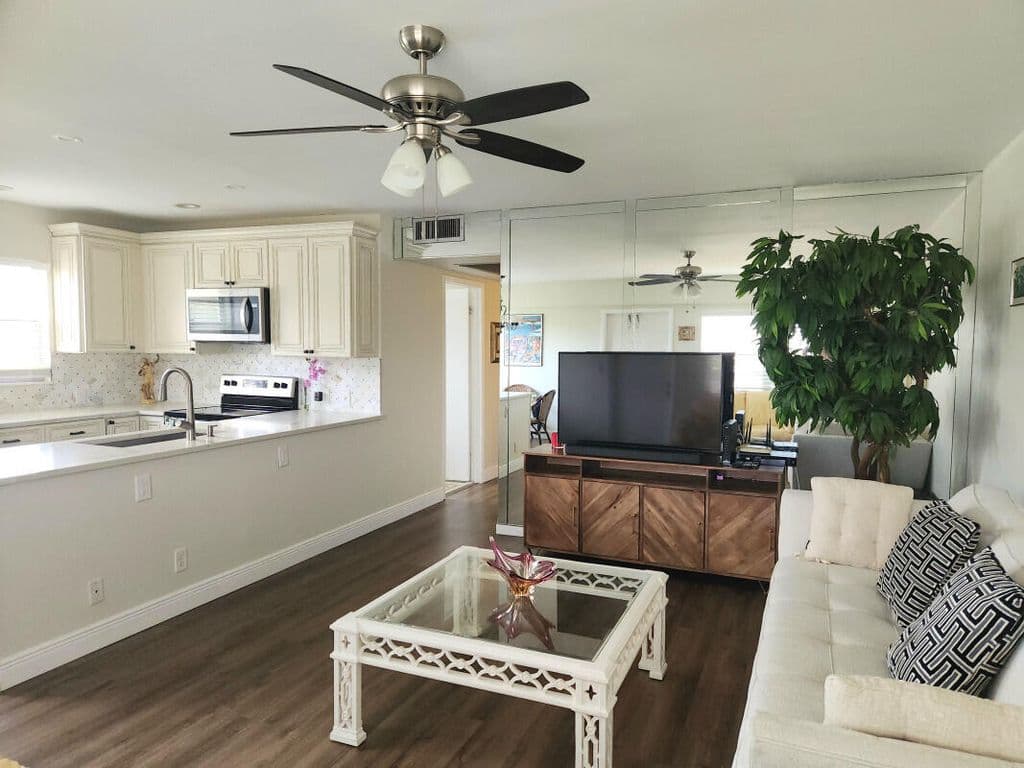 2+1 Condo — 158 Preston Way
