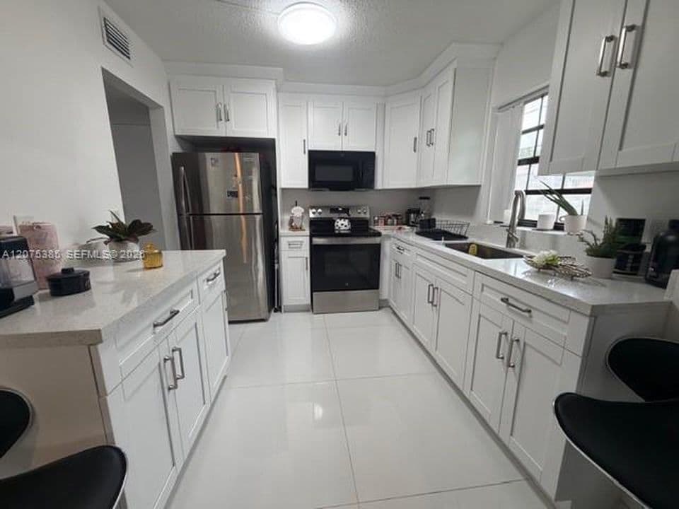 3+1 Condo — 201 Freedom Ct #201