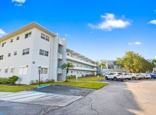2+1 Condo — 2223 PARK Lane #210, Hollywood, 33021
