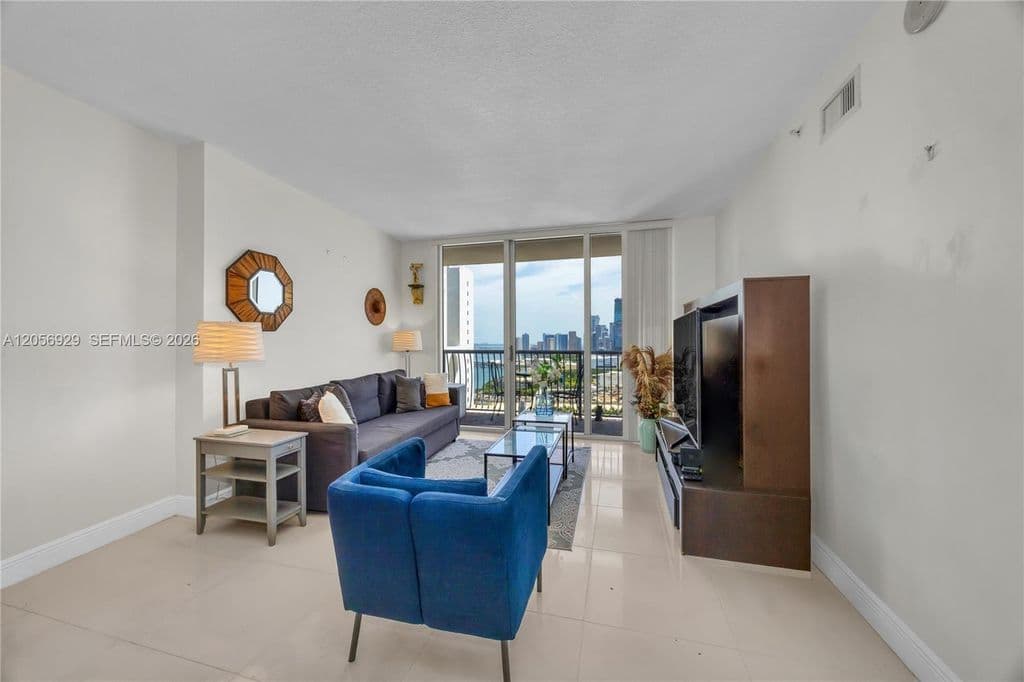 1-bedroom Condo — 1750 N Bayshore Dr APT 3310