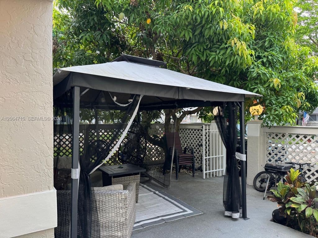 3+1 Mülk — 11008 Mainsail Dr