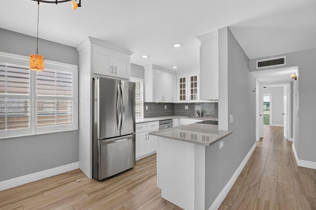 2-bedroom Condo — 374 Capri H