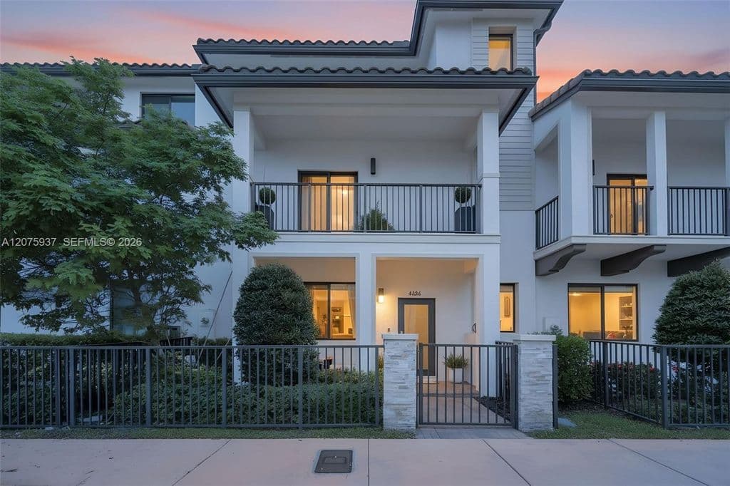 3+1 Mülk — 4256 NW 83rd Ave