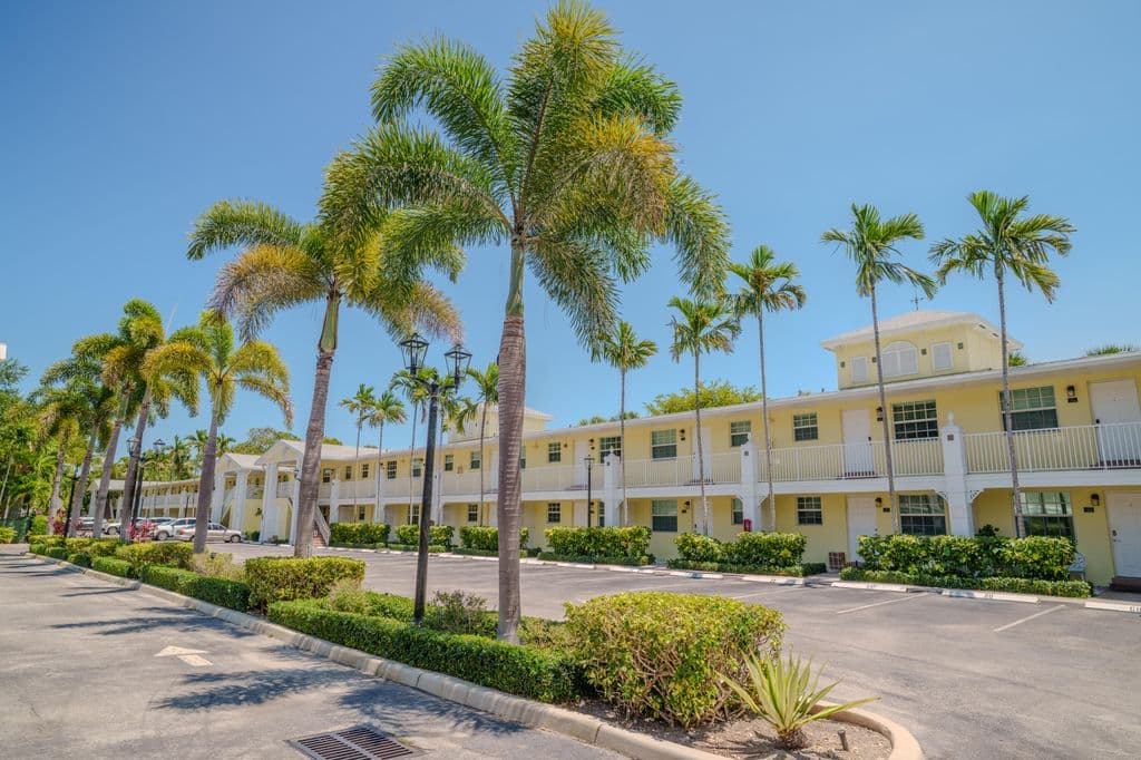 2+1 Condo — 2660 NE 8th Avenue #106