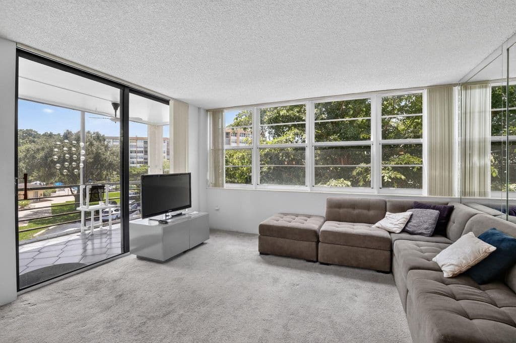 2-bedroom Condo — 1400 Saint Charles Place #313