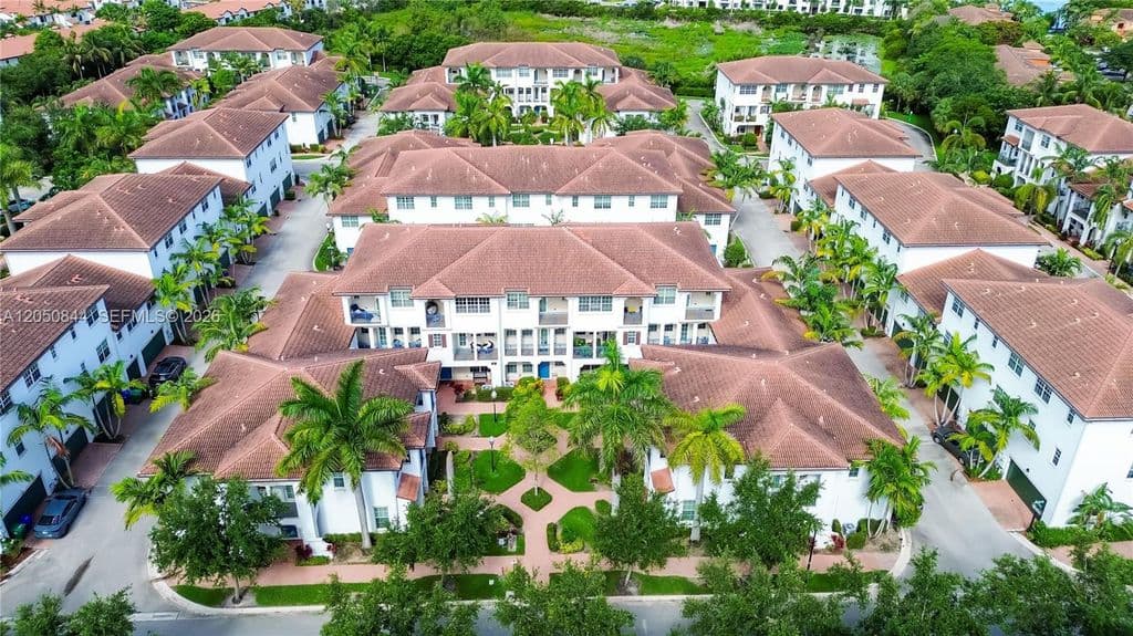 3+1 Mülk — 2828 SW 119th Way