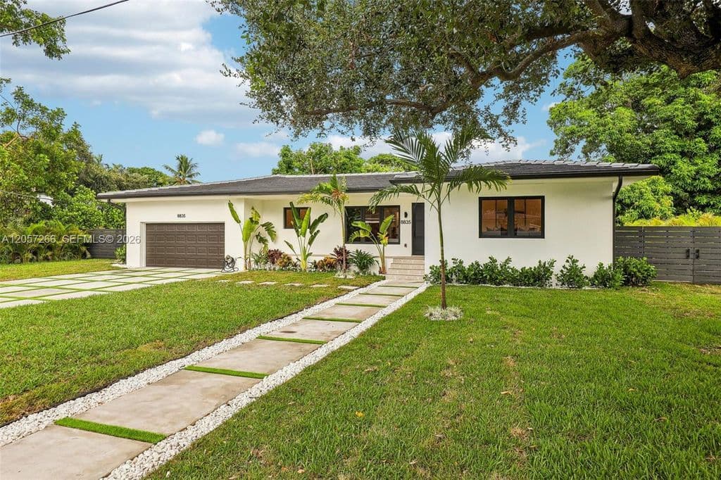 4+1 Müstakil ev — 8835 NE 9th Ct