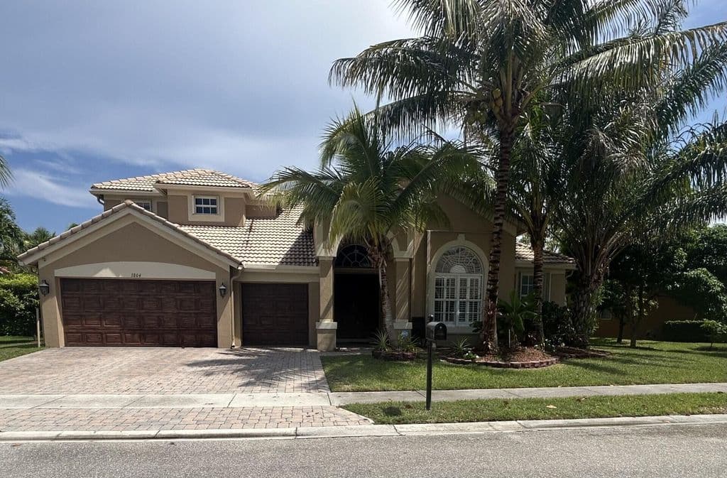 5-bedroom Single-Family Home — 3804 Victoria Road