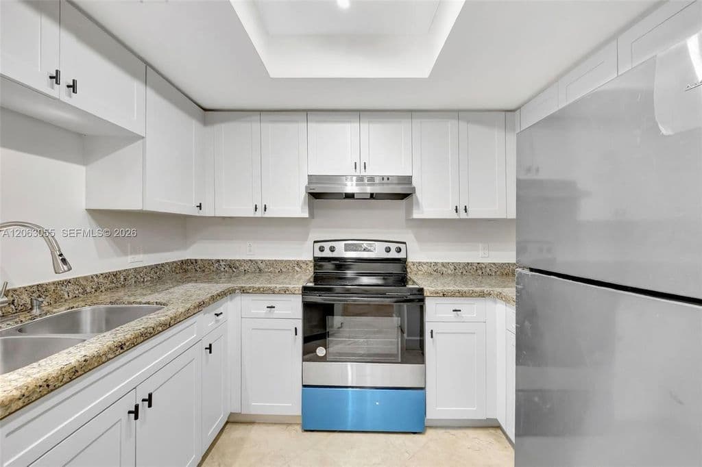 2+1 Condo — 2009 SE 10th Ave APT 302