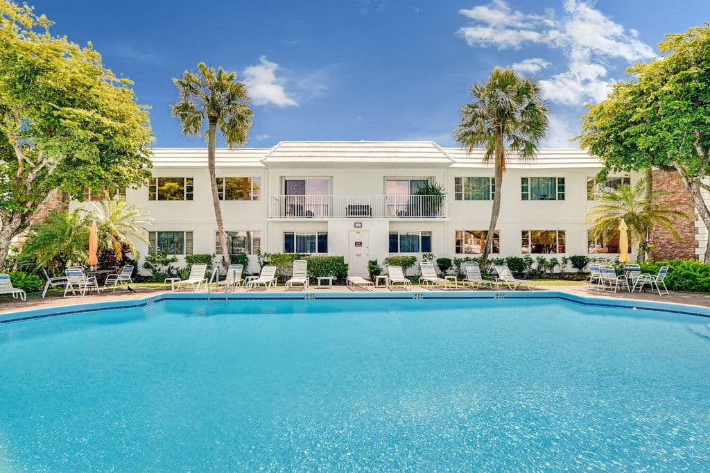 2-bedroom Condo — 400 S Cypress Road #404