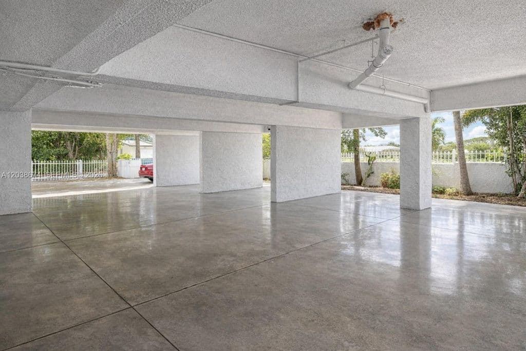 1-bedroom Condo — 1090 NE 129th St APT 205