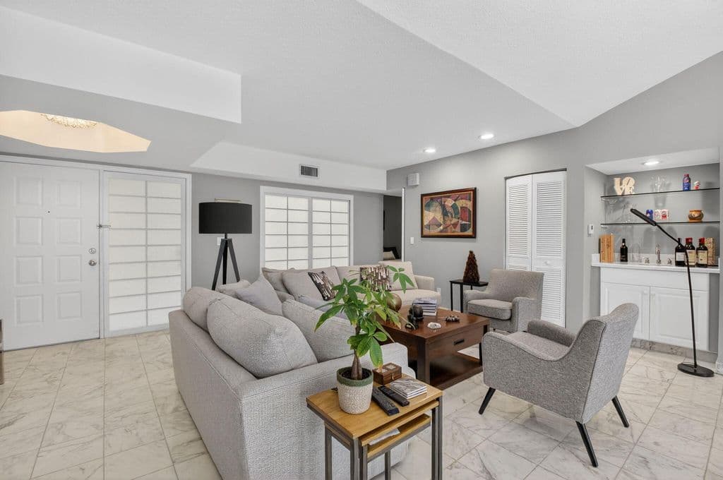 2+1 Condo — 7369 Orangewood Lane #307