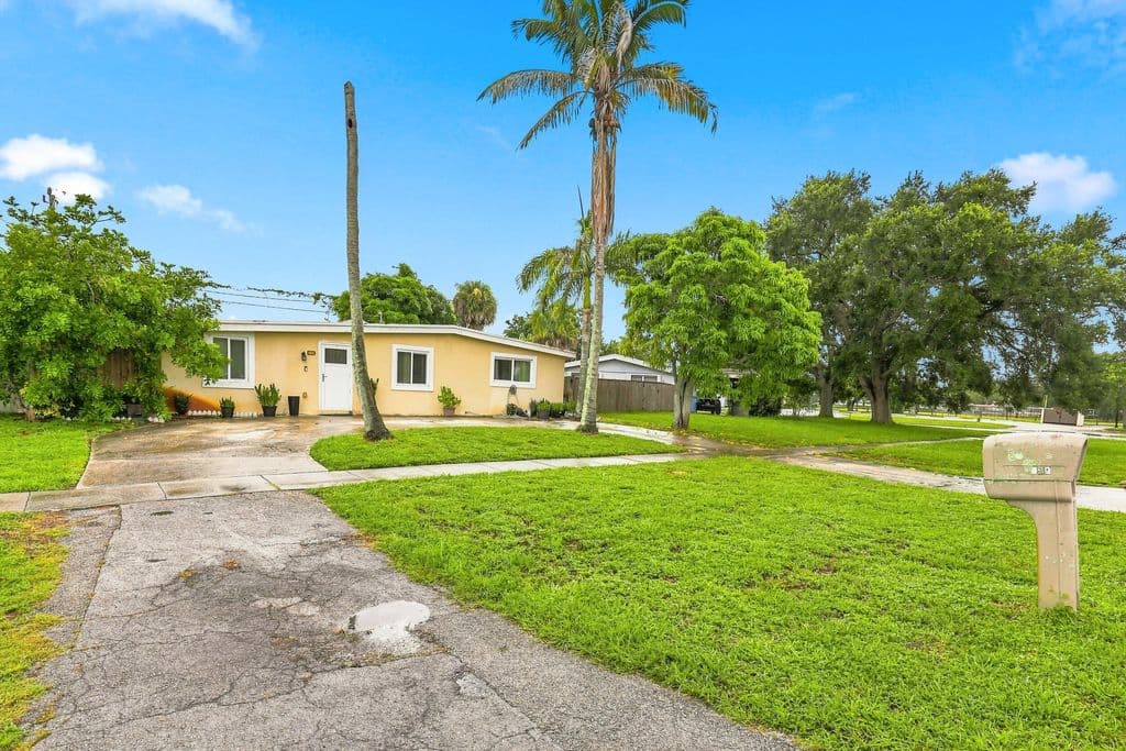 3+1 Müstakil ev — 730 GARDENIA Drive