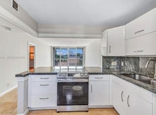 1+1 Condo — 3199 S Ocean Dr APT 406, Hallandale, 33009