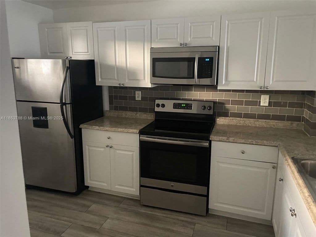 2+1 Condo — 1075 Riverside Dr APT 203