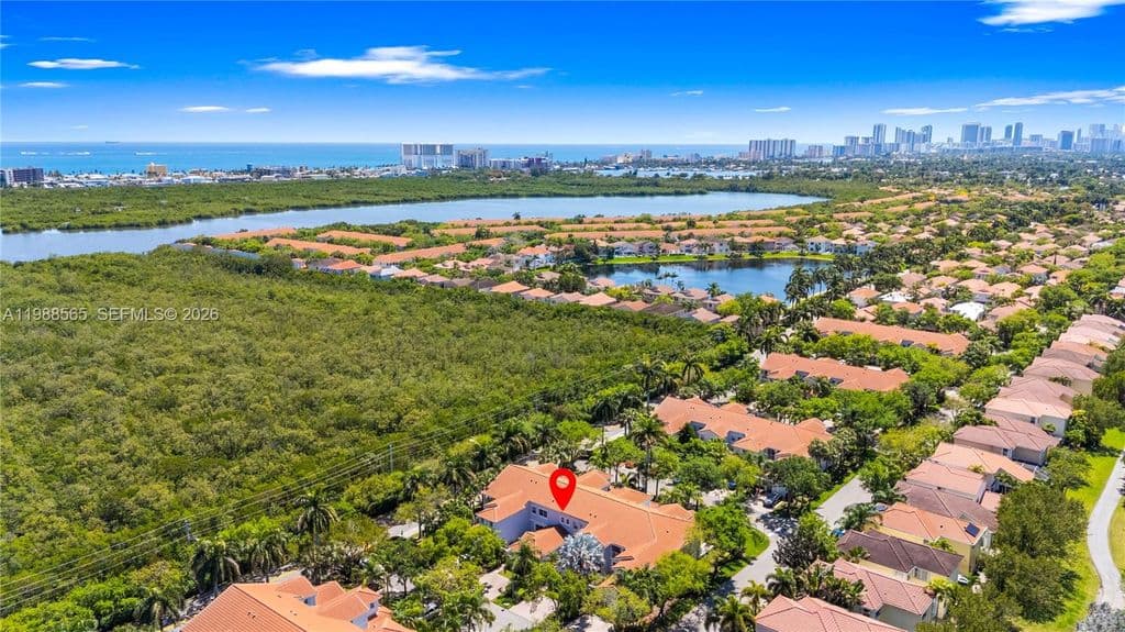 2-bedroom Property — 1120 Canella Ln