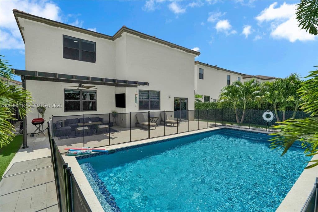 4+1 Müstakil ev — 12924 SW 229th St
