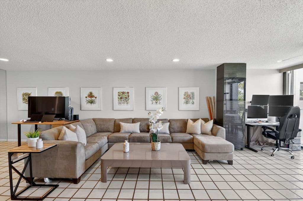 2-bedroom Condo — 4272 Deste Court #101