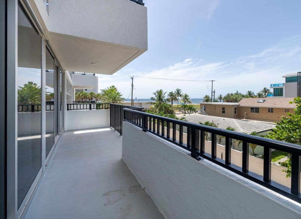 2-bedroom Condo — 525 N Ocean Boulevard #423