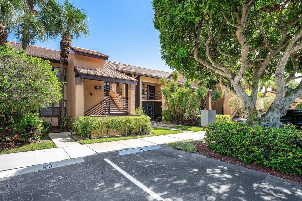 2+1 Condo — 11223 Aspen Glen Drive