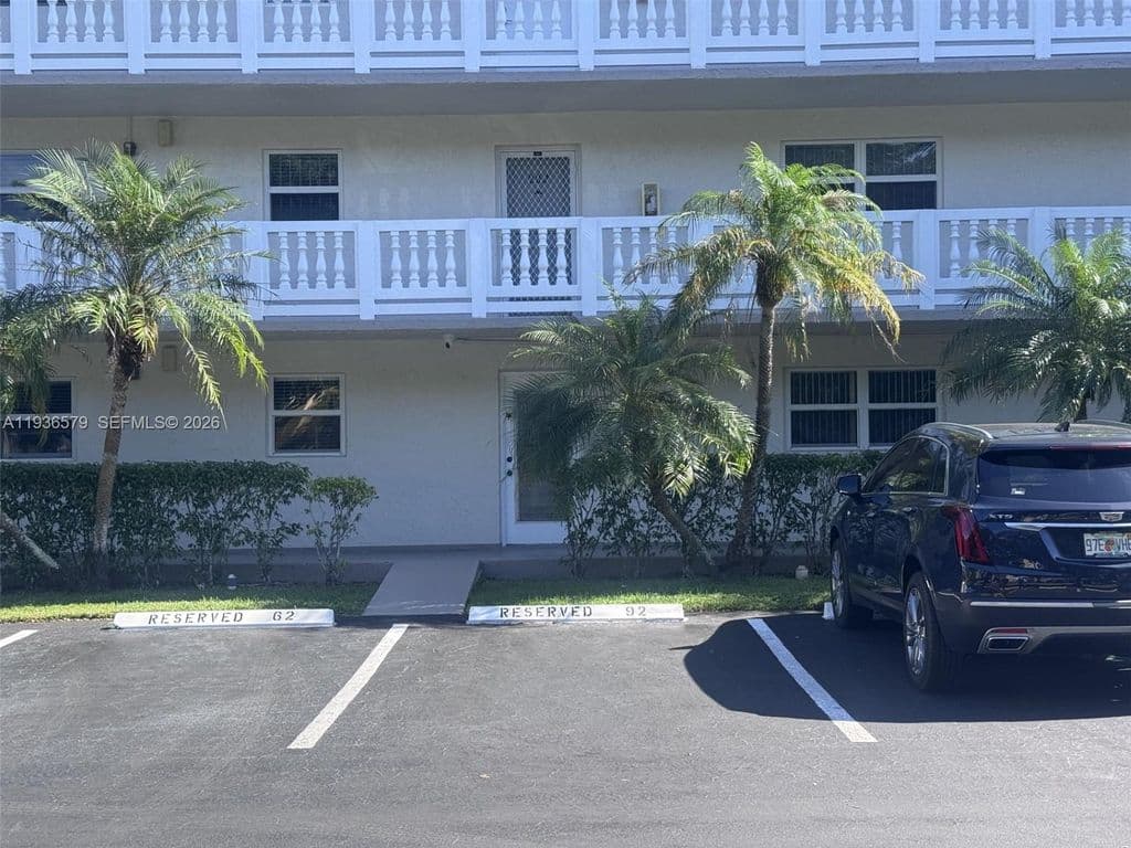 2+1 Condo — 1025 SE 3rd Ave APT 102
