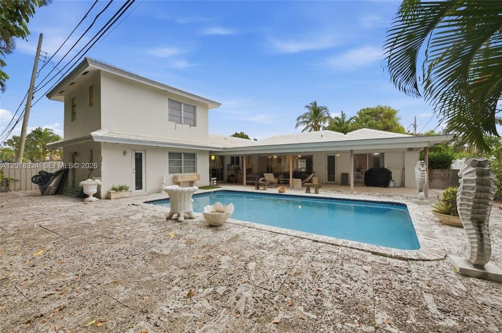 4+1 Müstakil ev — 1310 SE 14th Ct