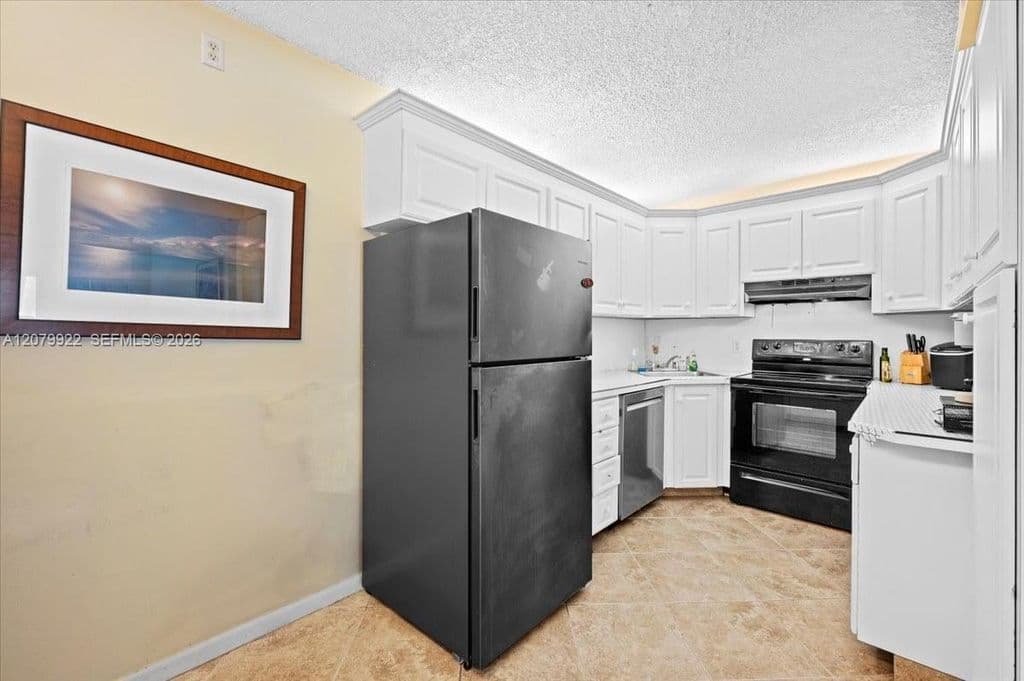 3-bedroom Condo — 1014 Green Pine Blvd APT H1