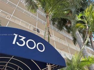 1-bedroom Condo — 1300 Lincoln Rd #E705, Miami Beach, 33139