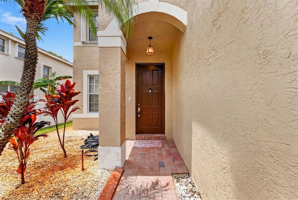 4+1 Müstakil ev — 16438 SW 28th St