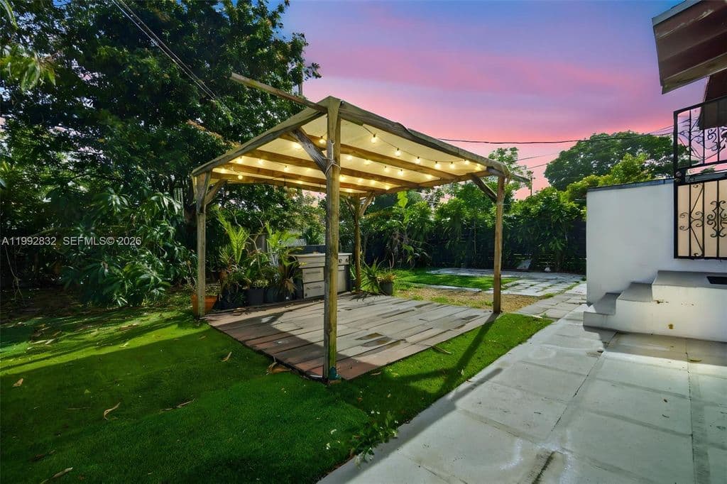 2-bedroom Single-Family Home — 6336 SW 9th St