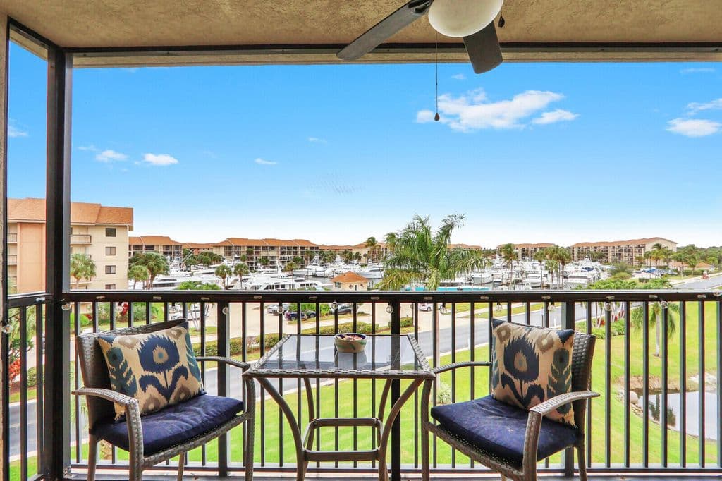 2+1 Condo — 901 Seafarer Circle #403