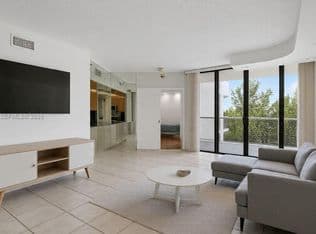 2-bedroom Condo — 20281 E Country Club Dr APT 405, Aventura, 33180