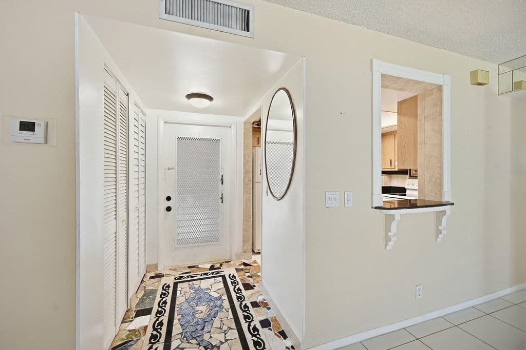 2-bedroom Condo — 6525 S Oriole Boulevard