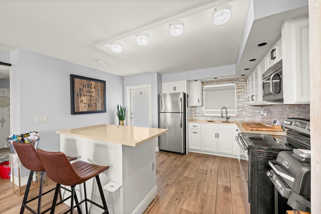 2+1 Condo — 231 E Lantana Road #402