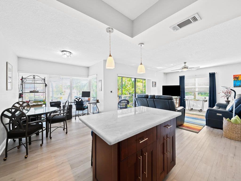 2-bedroom Condo — 1839 Middle River Drive #105