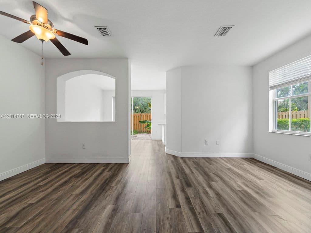 4+1 Mülk — 1426 SE 26th Ave