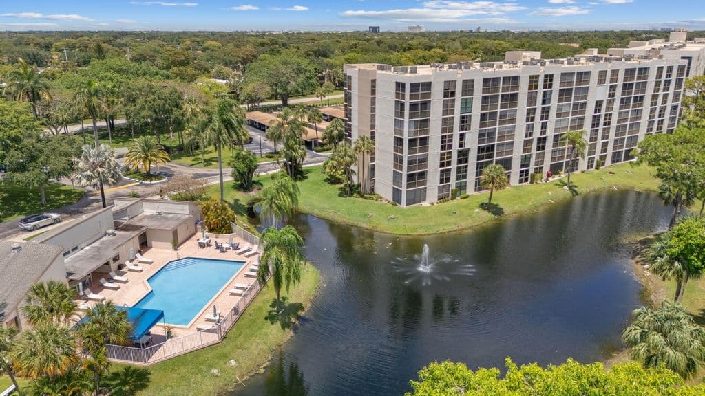 2+1 Condo — 6562 Boca Del Mar Drive #124
