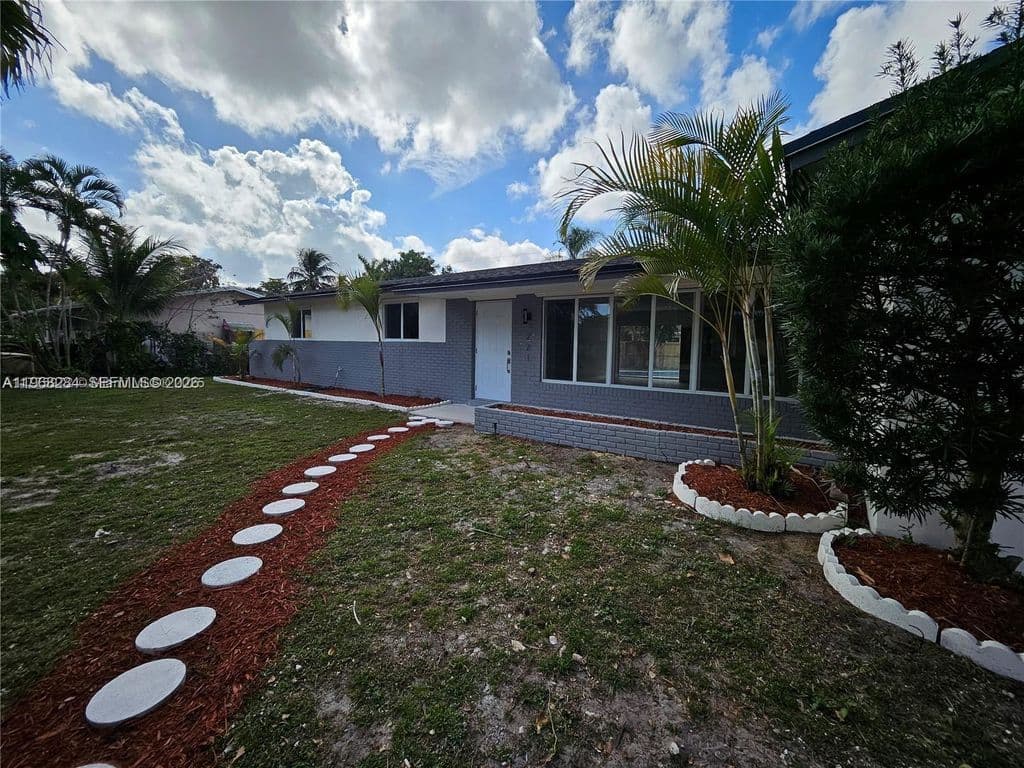 4+1 Müstakil ev — 221 SW 53rd Ave