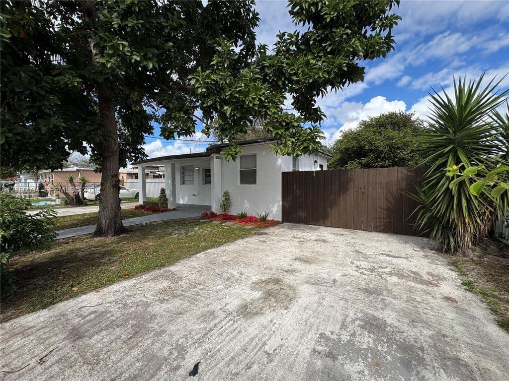 3+1 Müstakil ev — 2381 NW 153rd St