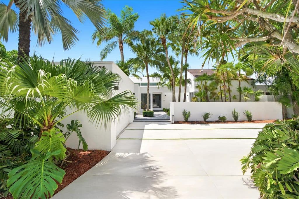 5-bedroom Single-Family Home — 10420 SW 64th St