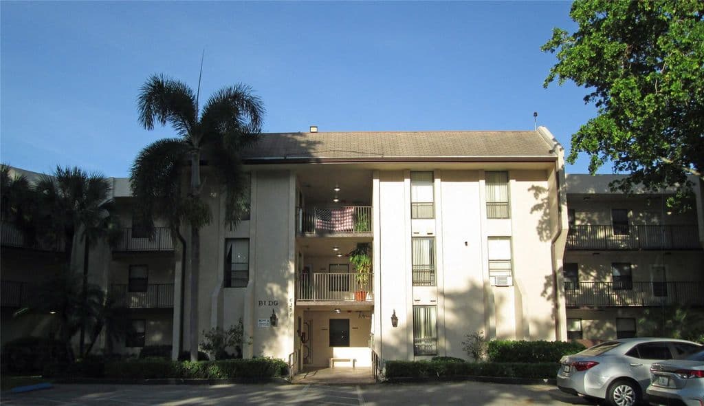 2-bedroom Condo — 6351 N UNIVERSITY Drive #224
