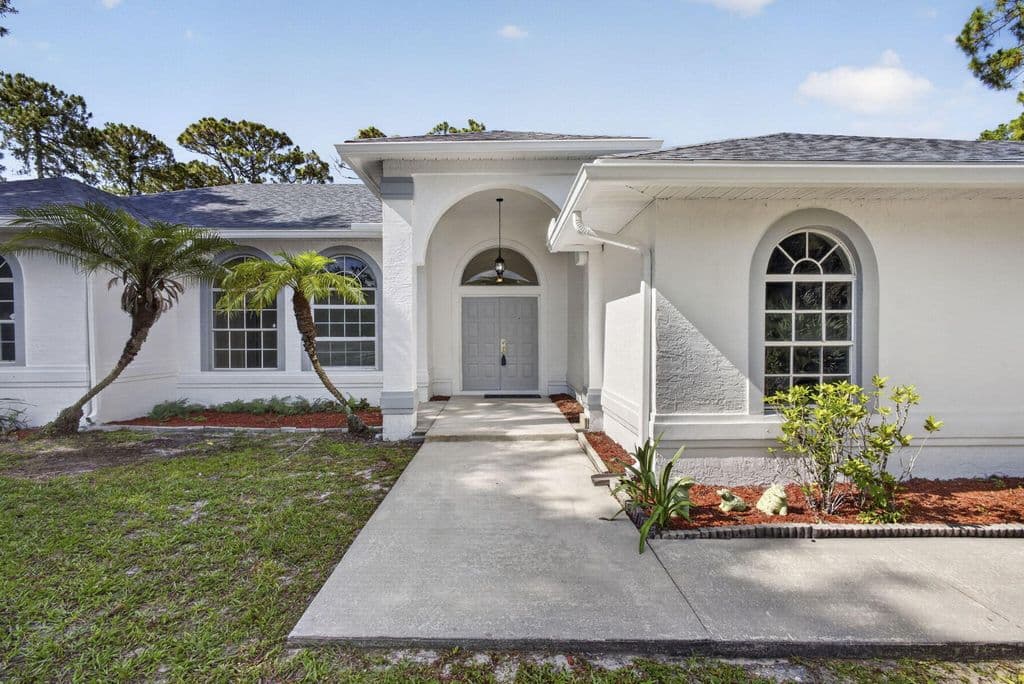 4-bedroom Single-Family Home — 16526 N 78th Rd Road N